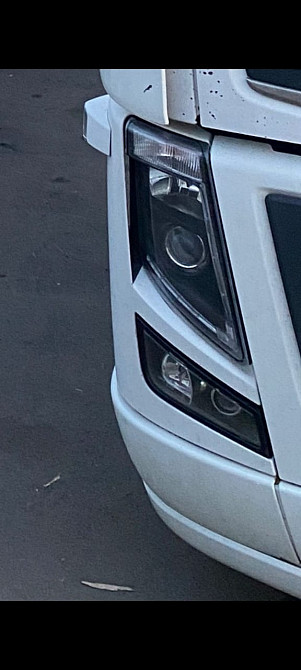 Нужна такая фара VolvoFH13.  - photo 1