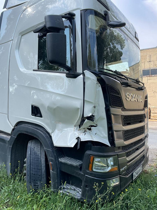 На Сканию 6 серии R ищу правую дверь и угол капота правый.  - photo 1