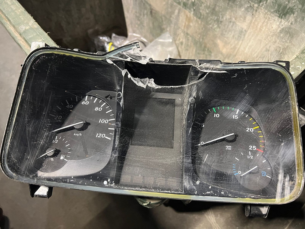 Ищу A0134461821 комбинацию приборов на MERCEDES МР4.  - photo 1