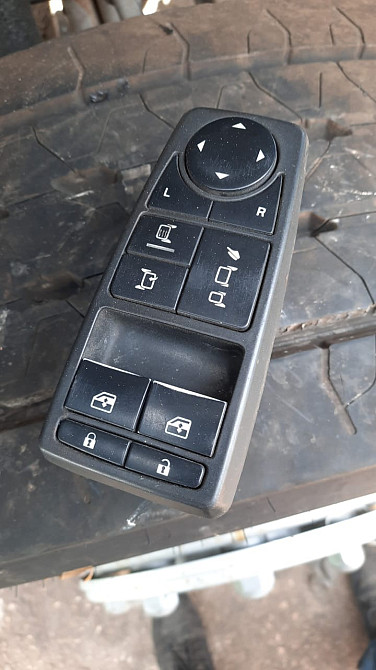 Ищу 81258067092 Ман блок кнопок левый.  - photo 1