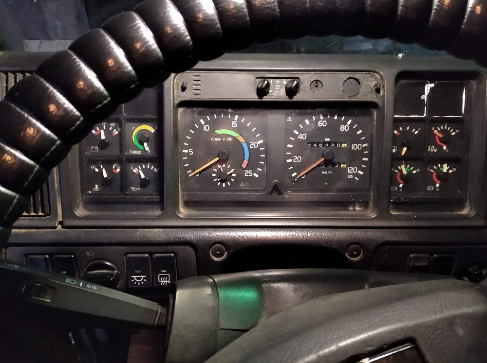 На Volvo FH12 1995г ищу панель приборов.  - photo 1