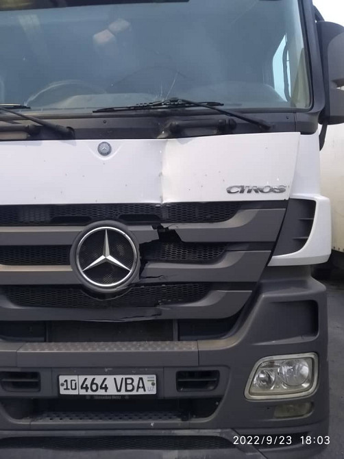 Нужно лобовое стекло, решетка радиатора и капот Актрос 2012г.  - photo 1