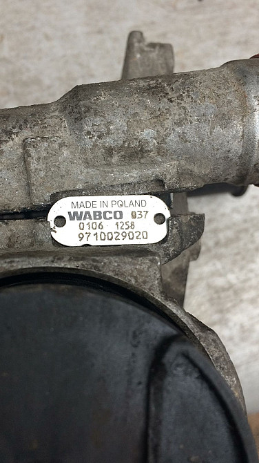Ищу 9710029020 wabco клапан расторможения.  - photo 1
