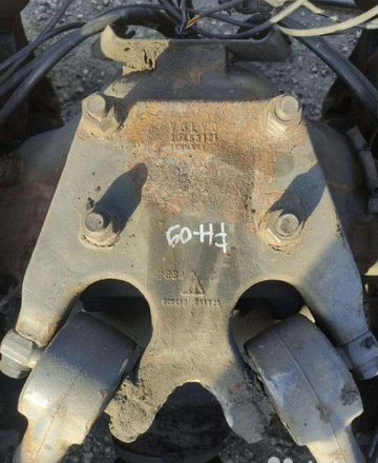 Ищу тягу реактивную в сборе 20453121 с Вольво.  - photo 1