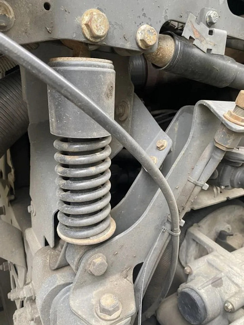 Ищу задние амортизаторы кабины Axor.  - photo 1