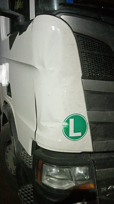 Нужен 2230757 правый угол кабины Скания R440, белый.  - photo 1