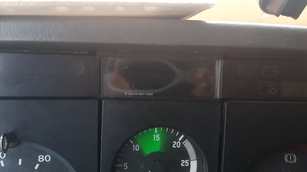 Ищу экран-указатель передач кпп Мерседес 2433L.  - photo 1