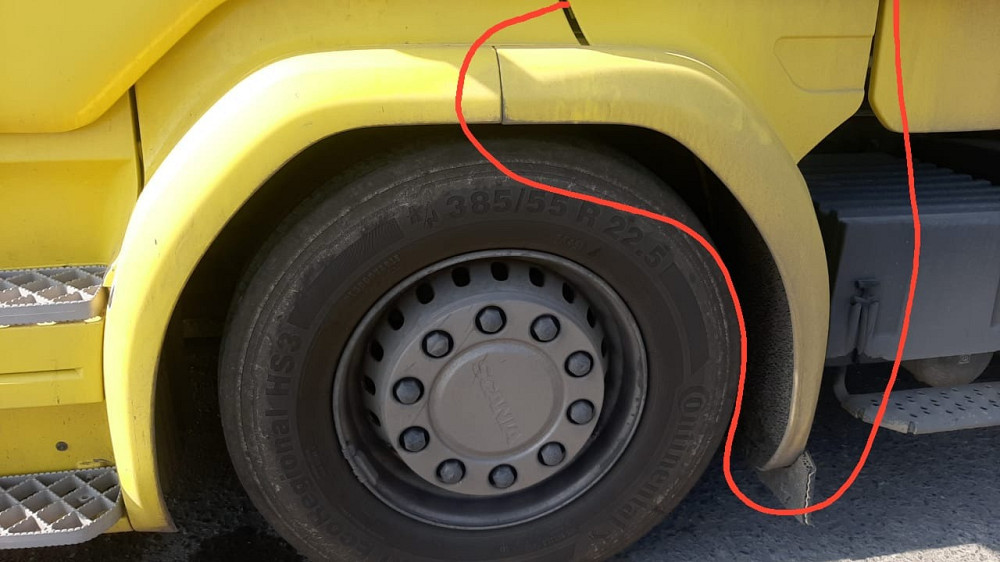 Ищу правое крыло задняя часть (как на фото) Скания.  - photo 1