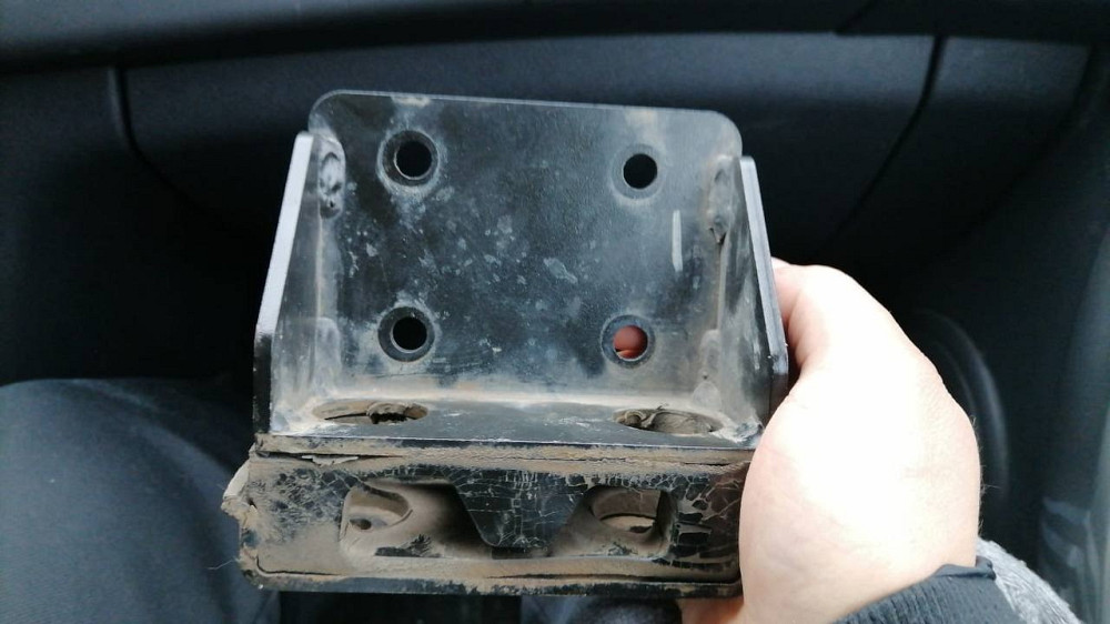 Нужны кронштейны радиаторов 4 шт. на Daf XF 106.  - photo 1