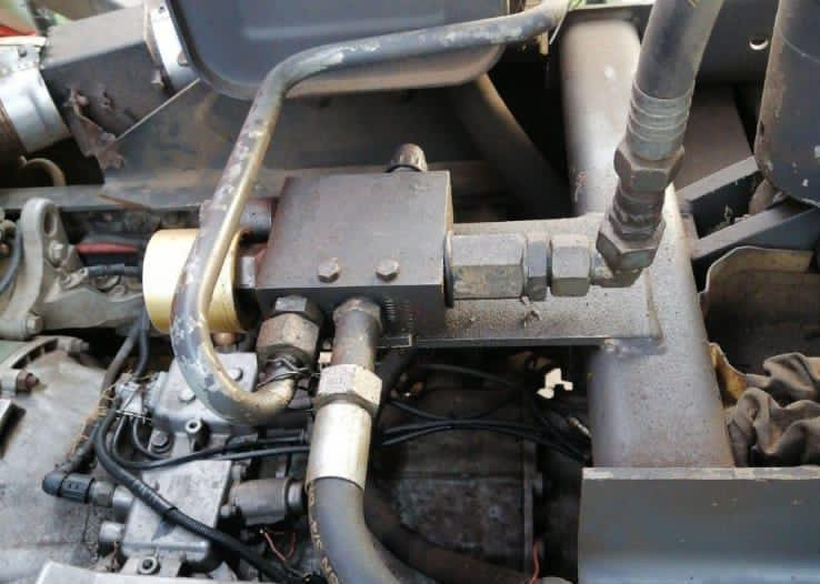 Нужен распределитель подьема кузова на Вольво.  - photo 1