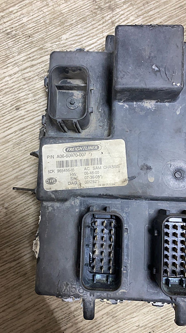 Ищу A06-60970-007 блок предохранителей и реле FREIHHTLINER CASCADIA.  - photo 1