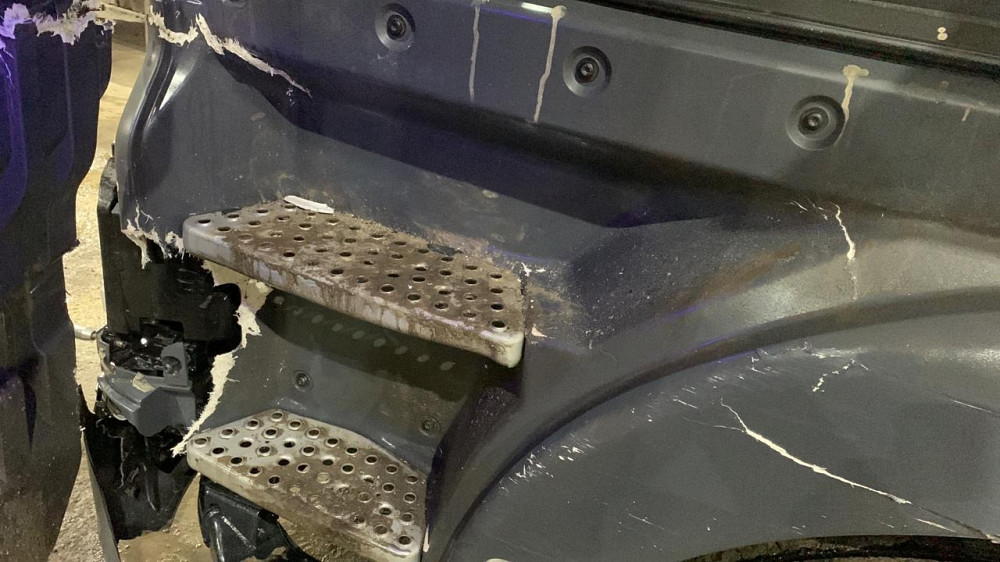 На евро 6 Ман нужен: левый угол бампера, левое продолжение двери, левая подножка, левое продолжение  - photo 1