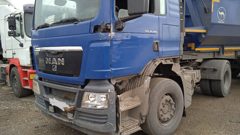 Нужна левая стойка кабины, корпусы подножек левые MAN.  - photo 1