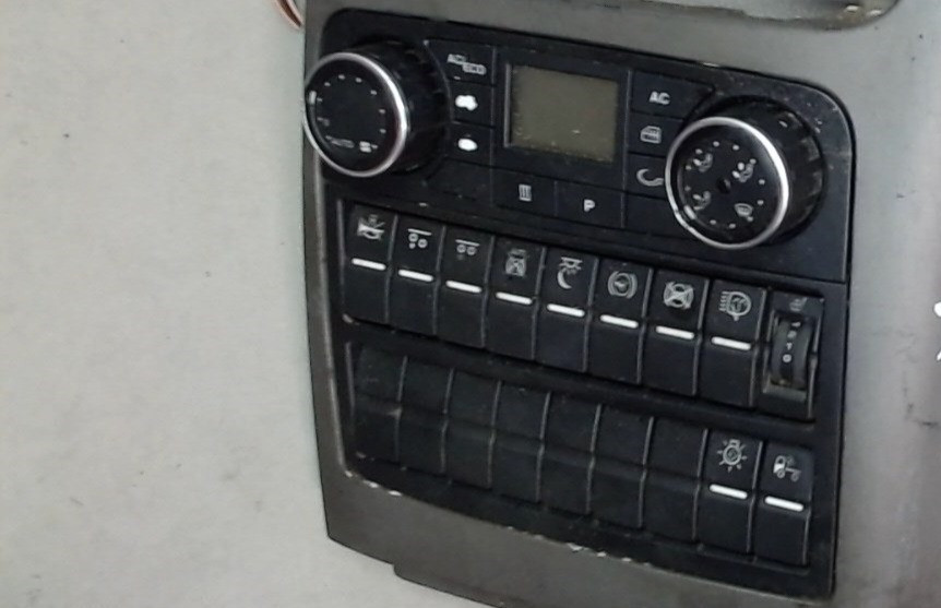 Ищу панель с кнопками на MAN TGX.(см.фото).  - photo 1