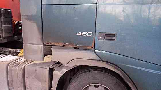 На Volvo FH12 ищу крышку инструментального ящика и удлинение кабины. Вся Россия