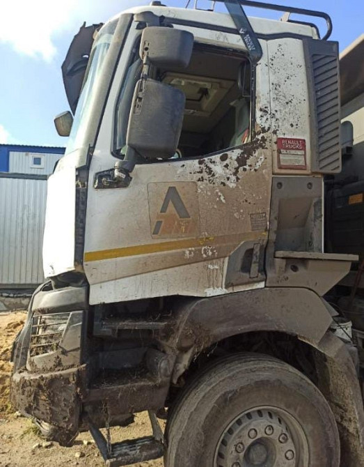 Ищу кабину или каркас Рено Керакс.  - photo 1