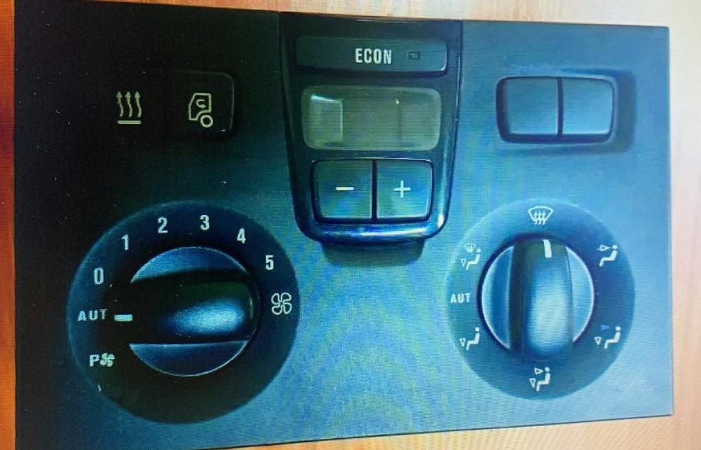 Ищу блок управления климатом Скания.  - photo 1