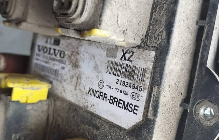 Ищу блок управления EBS 21924945 Volvo.  - photo 1